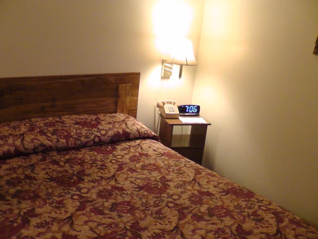 Motel 95 & Campground Hixton Экстерьер фото