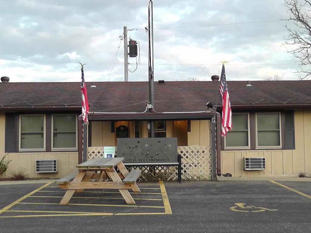 Motel 95 & Campground Hixton Экстерьер фото