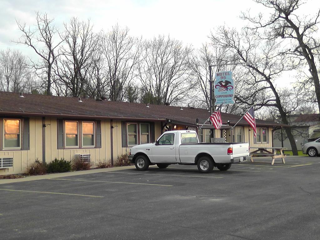 Motel 95 & Campground Hixton Экстерьер фото
