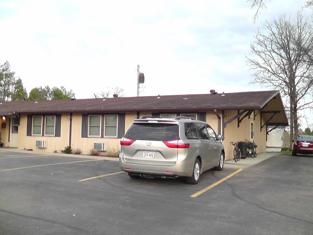 Motel 95 & Campground Hixton Экстерьер фото